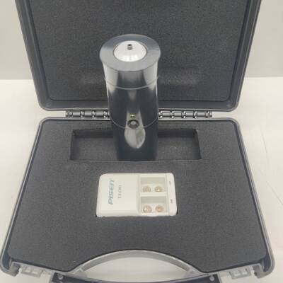 Küçük titreşim dönüştürücülerini kalibre etmek için kullanılan titreşim kalibratörü