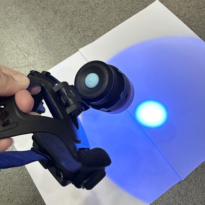 DG-3101S 90 Derece Yukarı ve Aşağı Düzenleme UV Kask Tipi Siyah Lamba 30 Orta Hayat Süresi LED 50mm Işınlanmış Alan